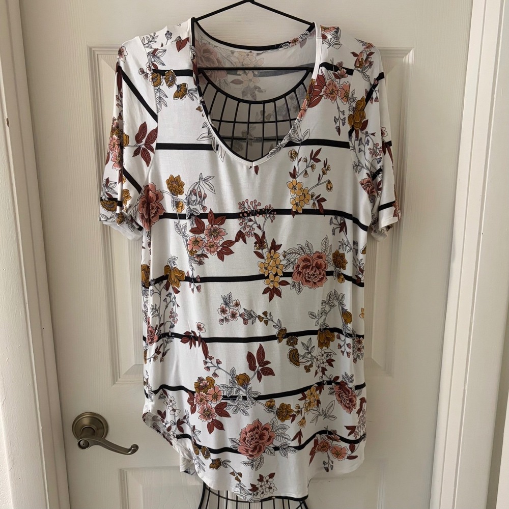 Maurices 24/7 Top Womens Large Ivory Black Stripe Floral V Neck Short Sleeve